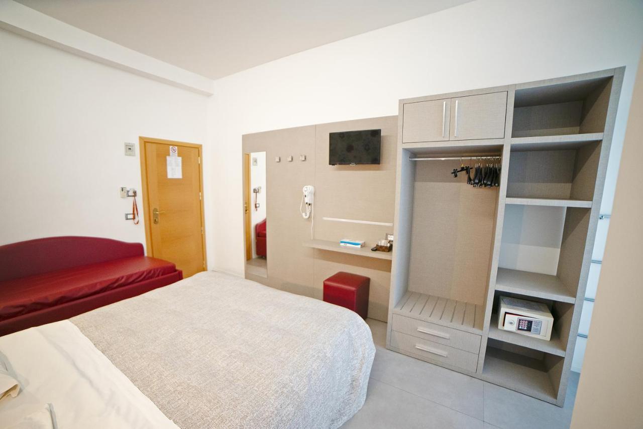 Hotel Ricci リミニ エクステリア 写真