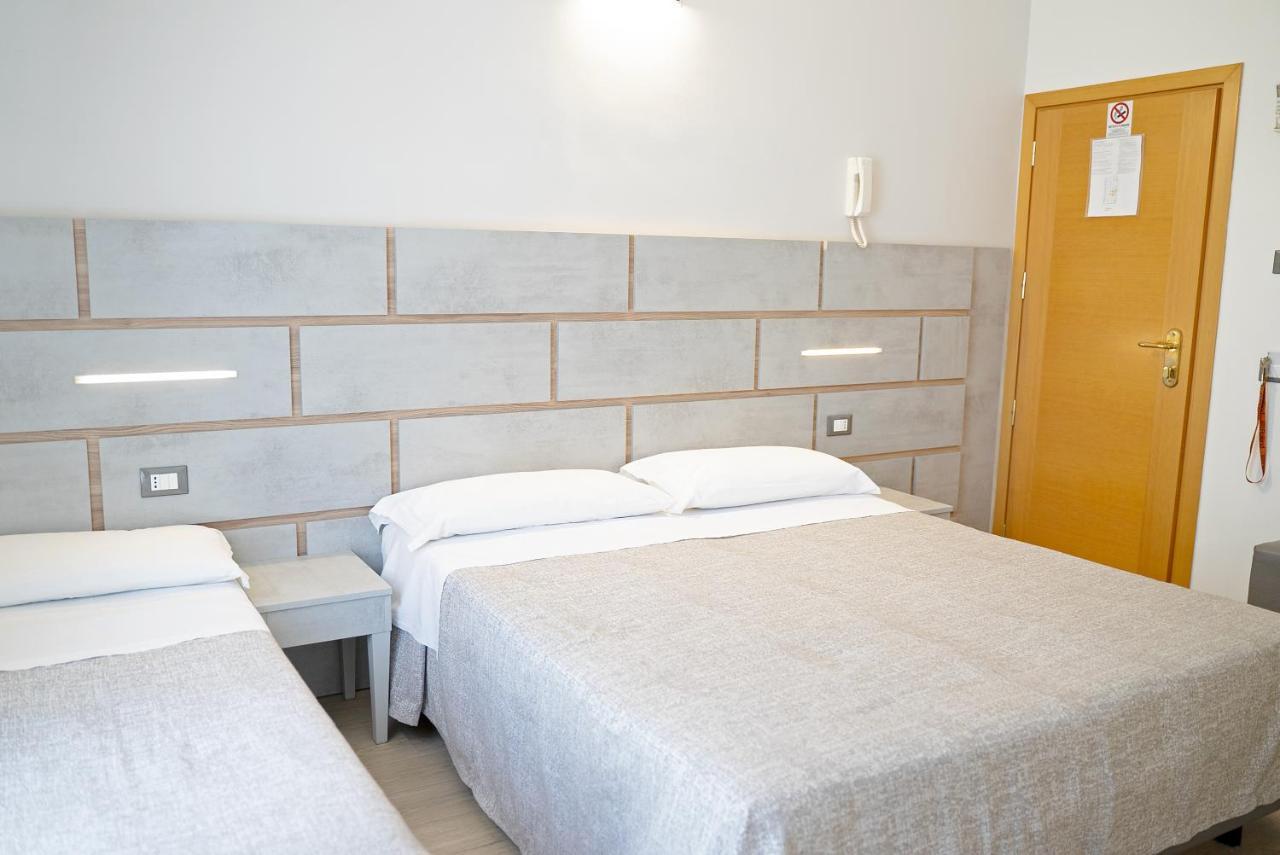 Hotel Ricci リミニ エクステリア 写真