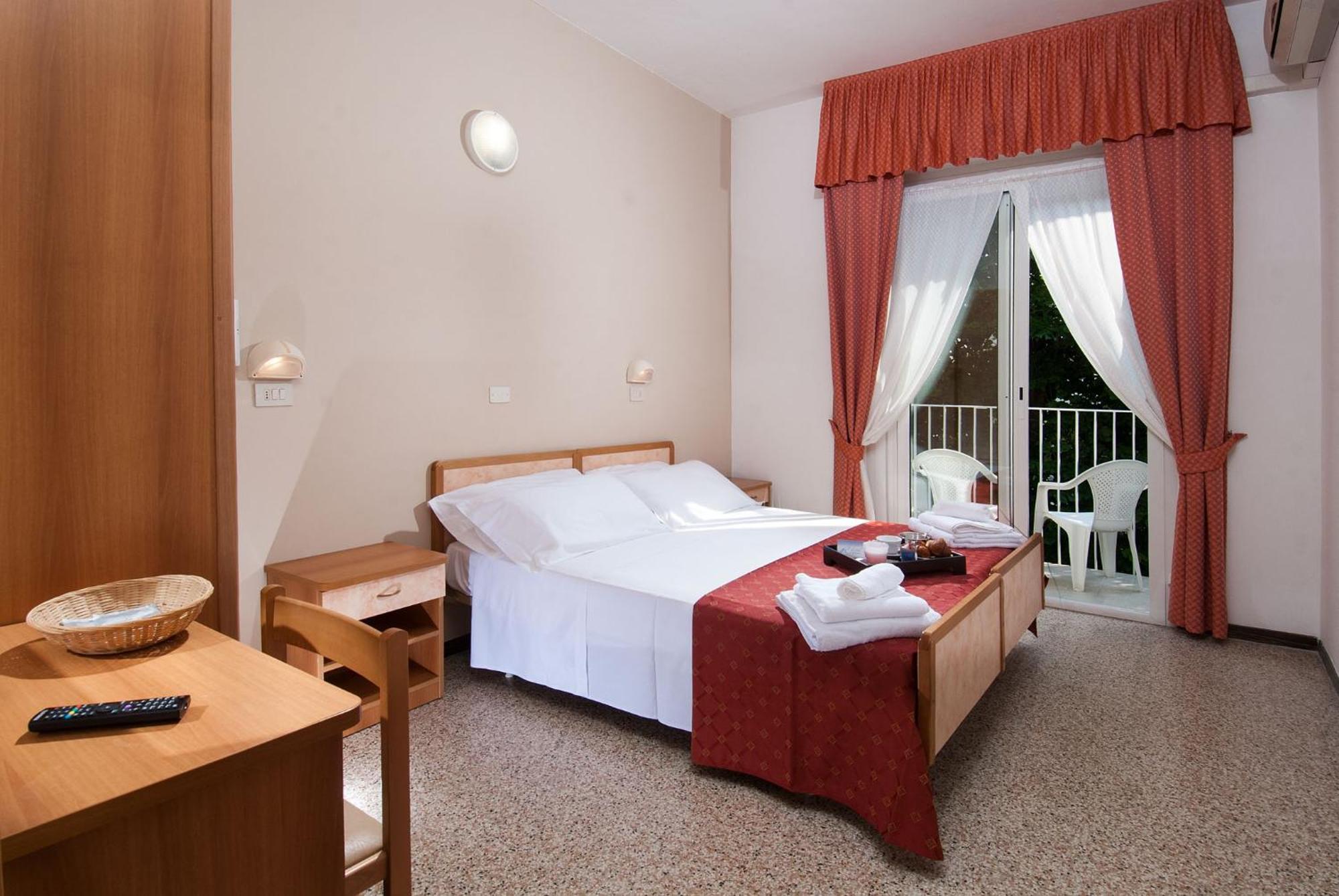 Hotel Ricci リミニ エクステリア 写真