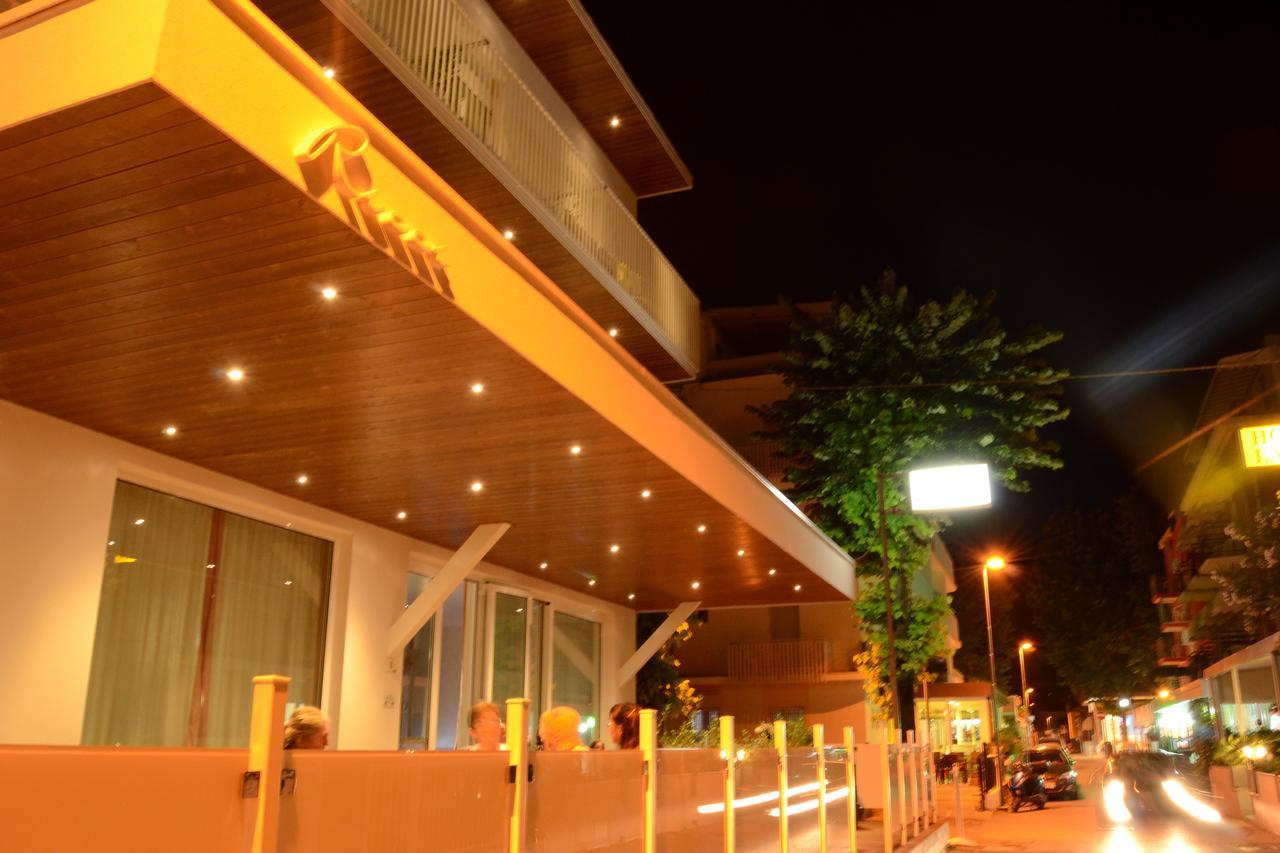 Hotel Ricci リミニ エクステリア 写真